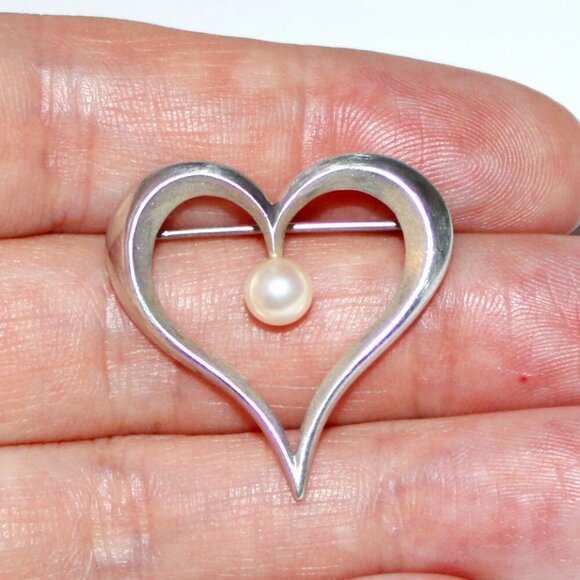 Sterling Silver Cultured Pearl Heart Brooch - Picture 5 of 5